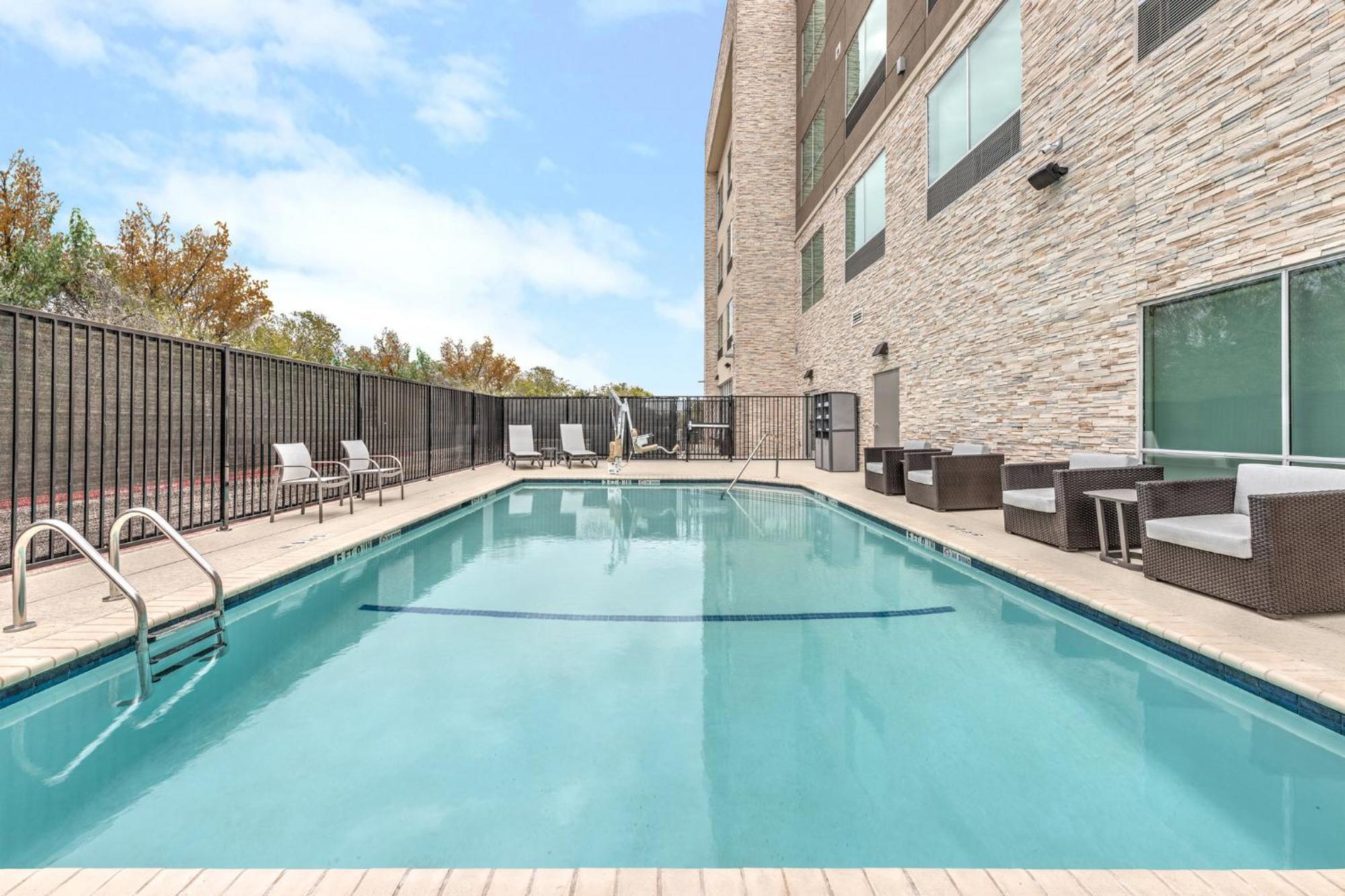 Holiday Inn Express & Suites Austin Airport East By Ihg Exteriér fotografie